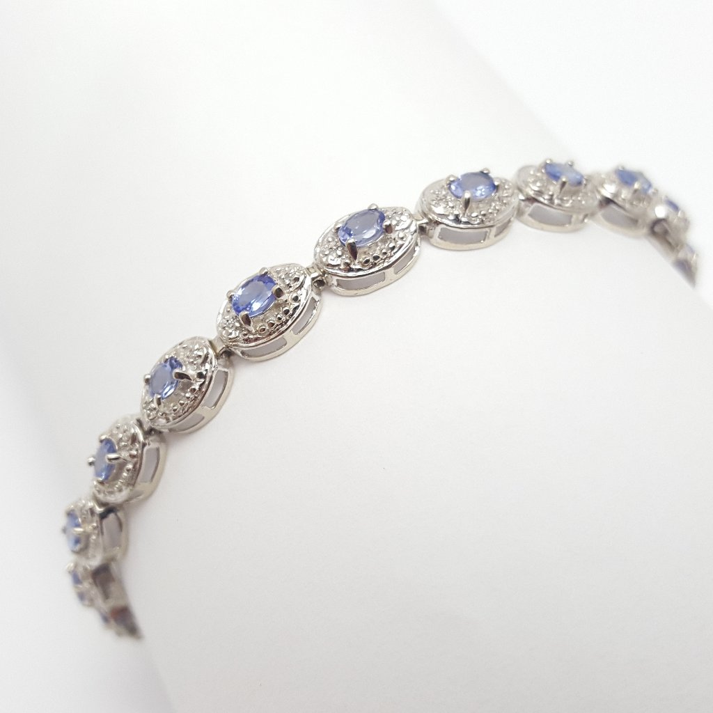 Unique 10k Karat Solid White Gold Designer Diamond  Tanzanite Tennis Bracelet